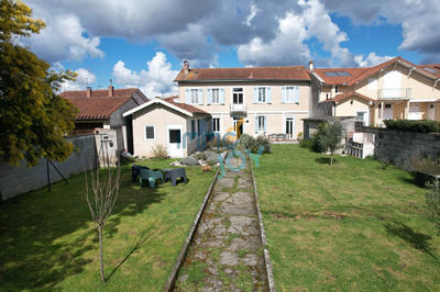 Maison - 212 m² - 8 pièces