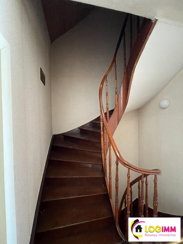 Maison - 330 m² - 9 pièces