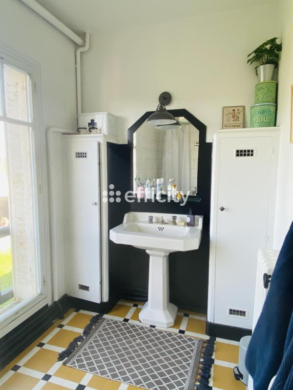 Maison - 246 m² - 10 pièces