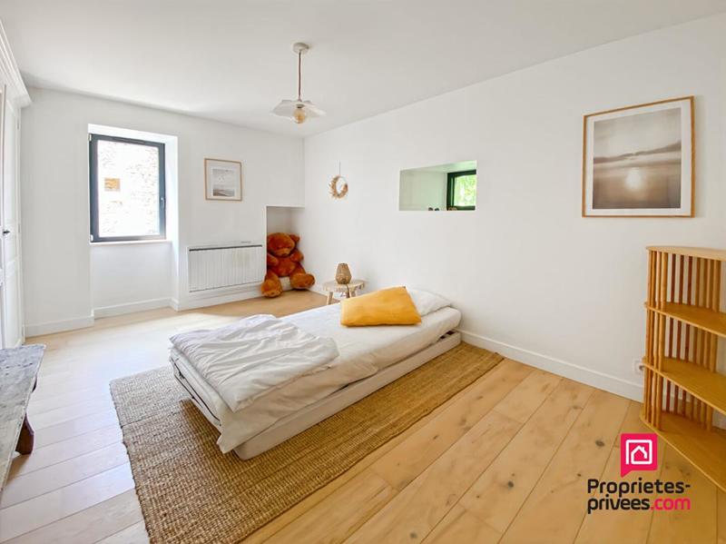 Maison - 240 m² - 9 pièces