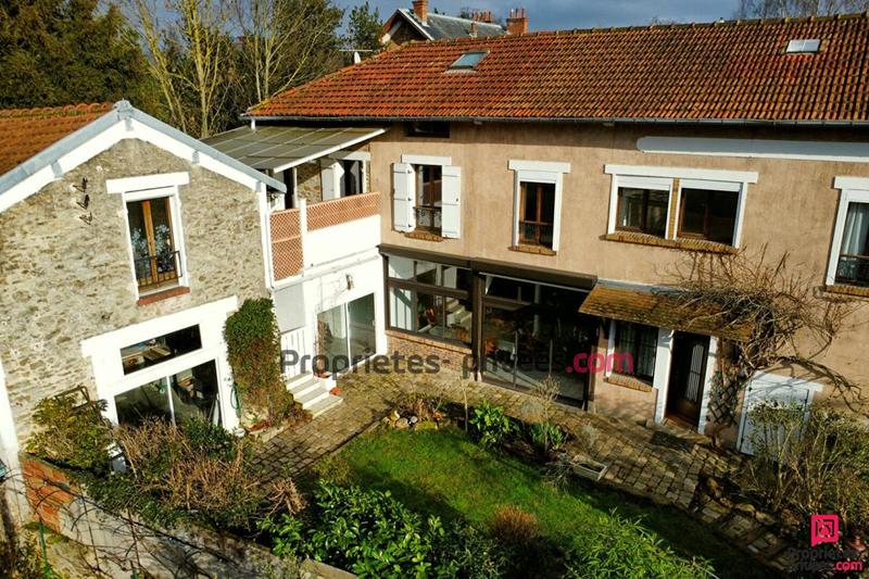 Maison - 250 m² - 8 pièces