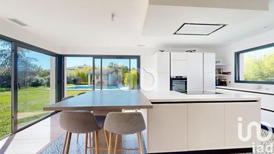 Maison - 220 m² - 7 pièces