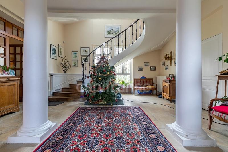 Château - 750 m² - 15 pièces