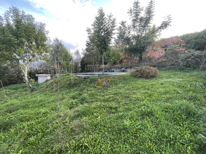 Propriété - 305 m² - 11 pièces