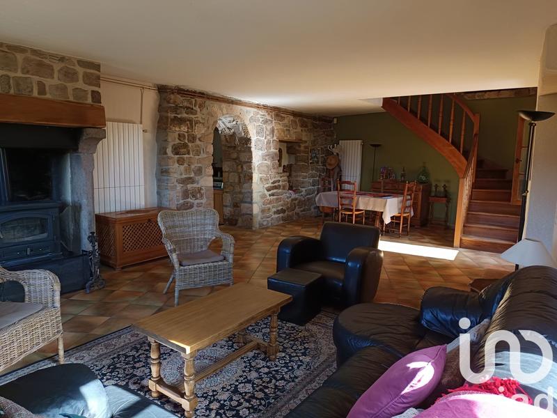 Maison - 230 m² - 9 pièces