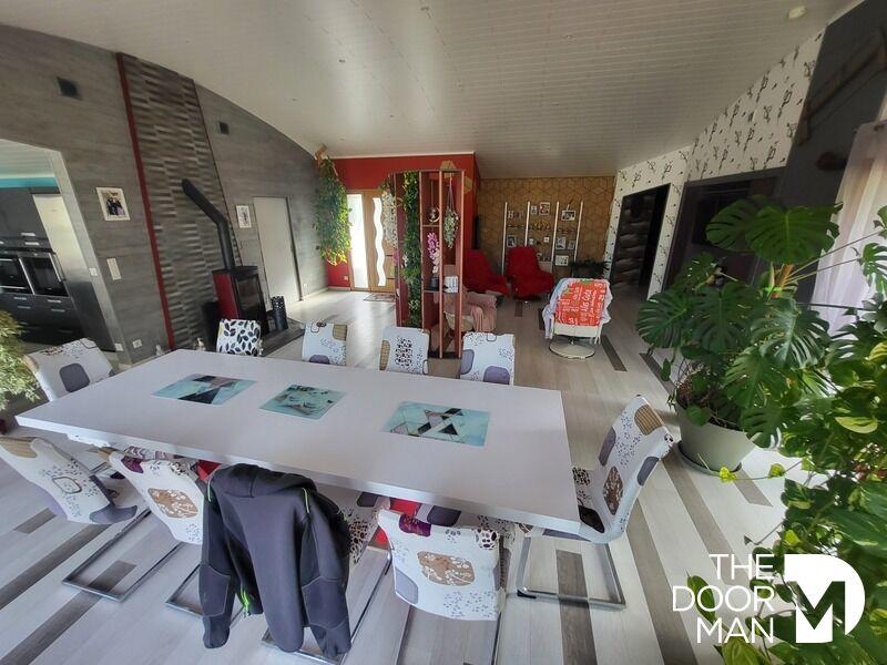 Maison - 209 m² - 6 pièces