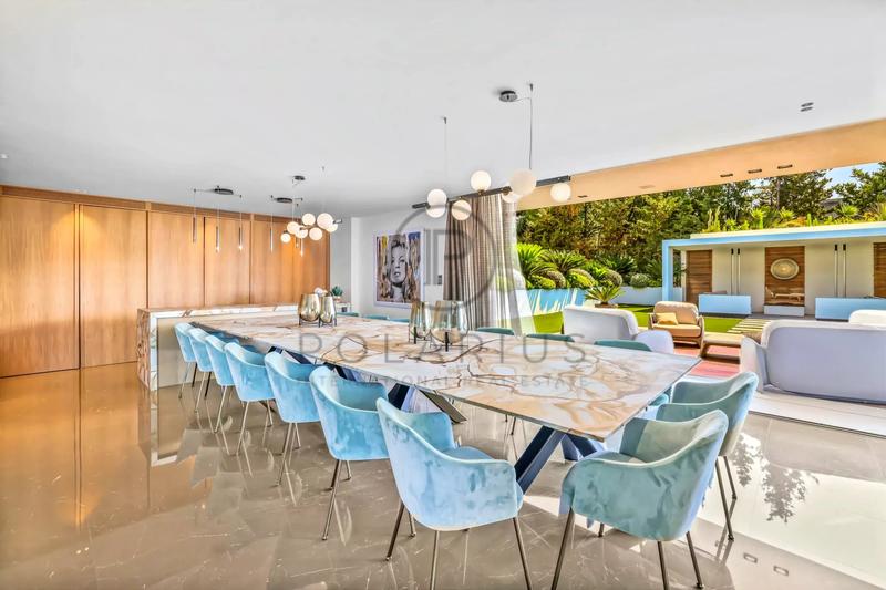 Villa - 1 400 m² - 15 pièces