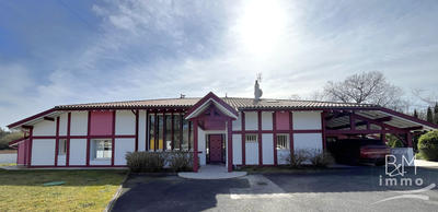 Maison - 242 m² - 7 pièces