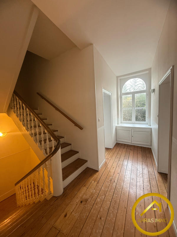 Maison - 209 m² - 9 pièces