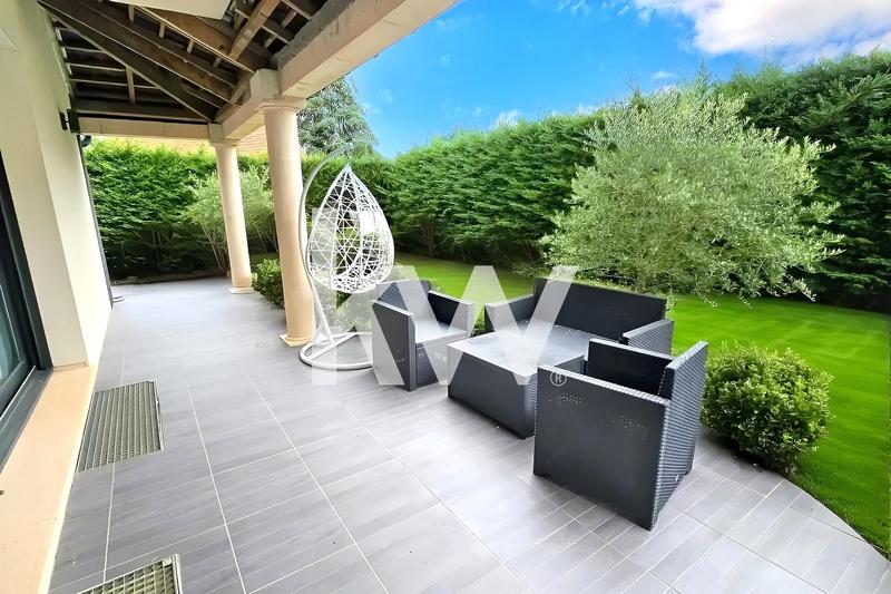 Maison d'architecte - 446 m² - 9 pièces