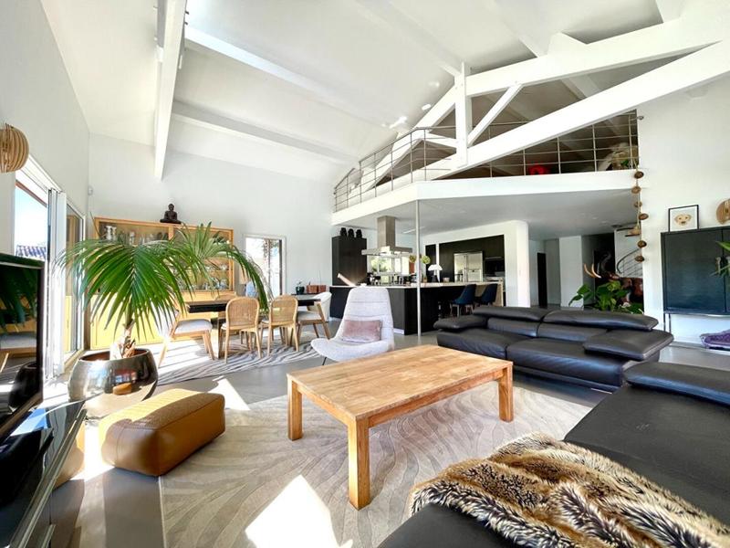 Maison - 252 m² - 5 pièces