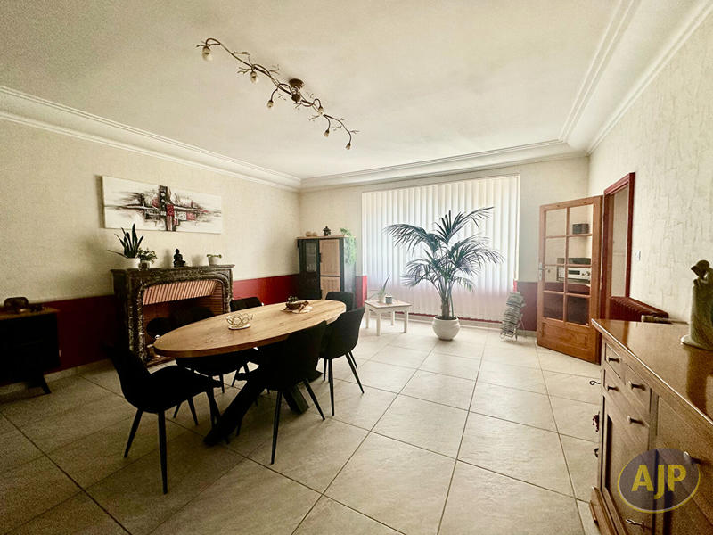 Maison - 220 m² - 7 pièces