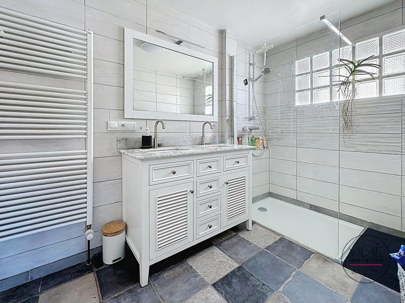 Maison - 177 m² - 8 pièces