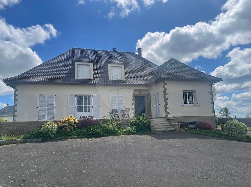 Maison - 208 m² - 6 pièces