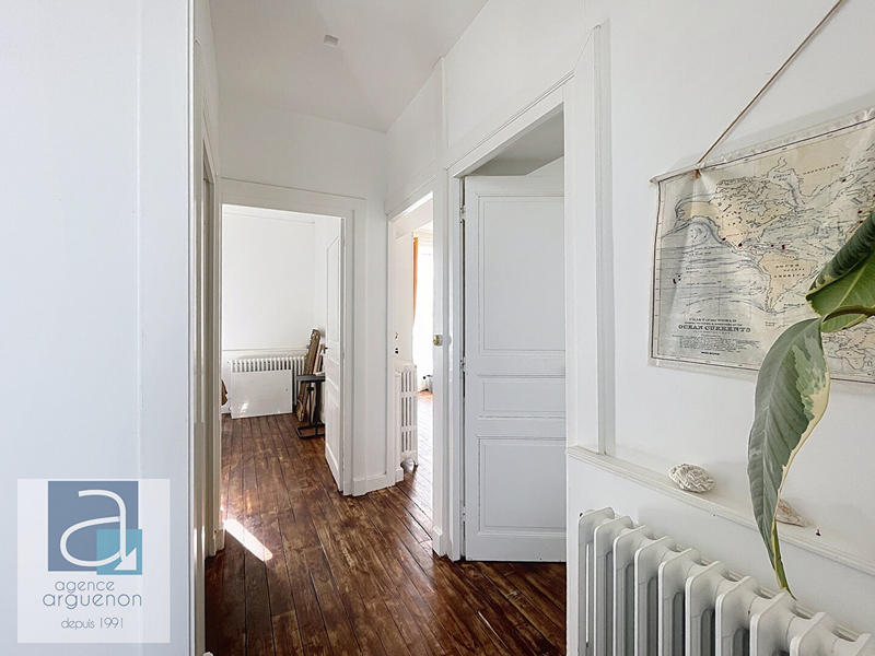 Maison - 220 m² - 7 pièces