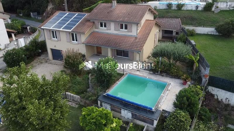 Maison - 139 m² - 6 pièces