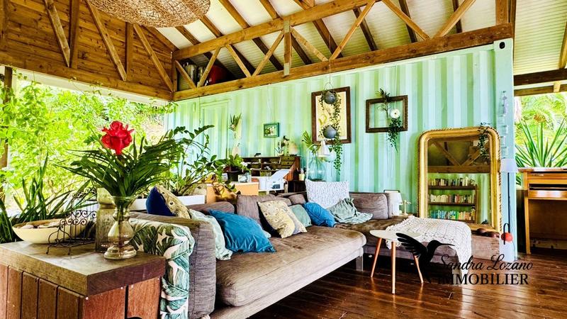 Propriété - 241 m² - 12 pièces