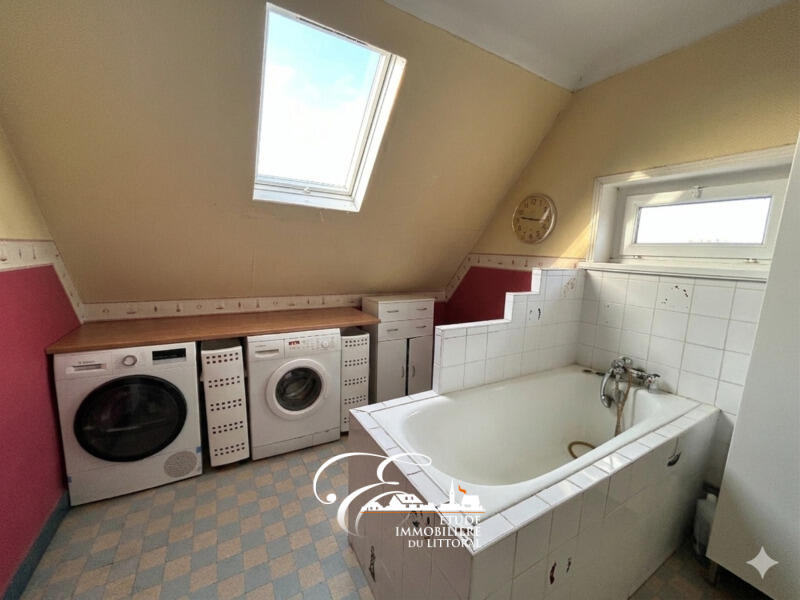 Maison - 220 m² - 8 pièces