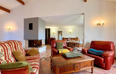 Maison - 202 m² - 6 pièces