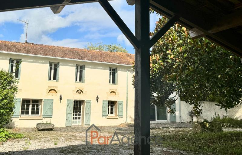 Maison - 205 m² - 7 pièces