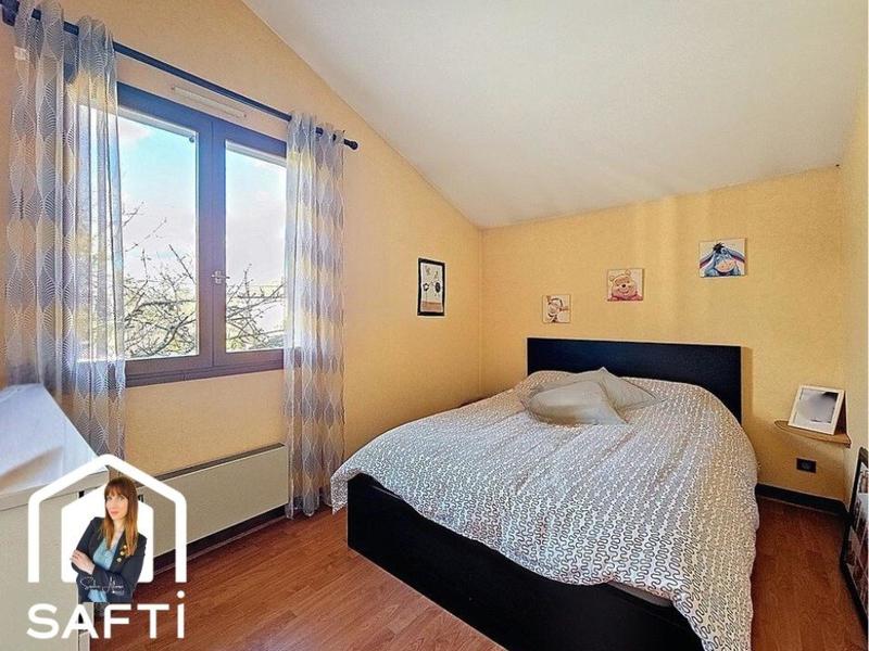 Maison - 95 m² - 5 pièces