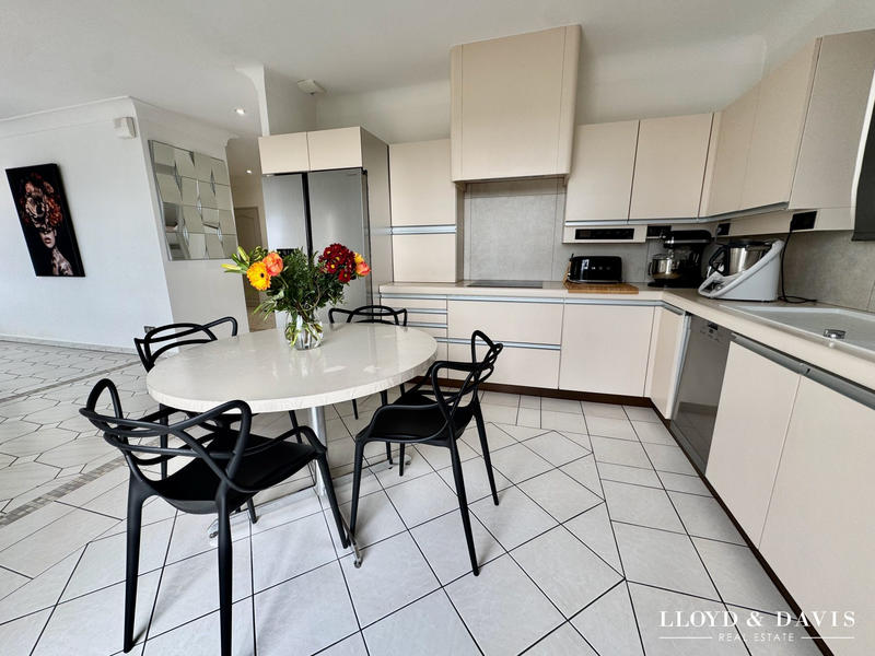 Maison - 236 m² - 7 pièces