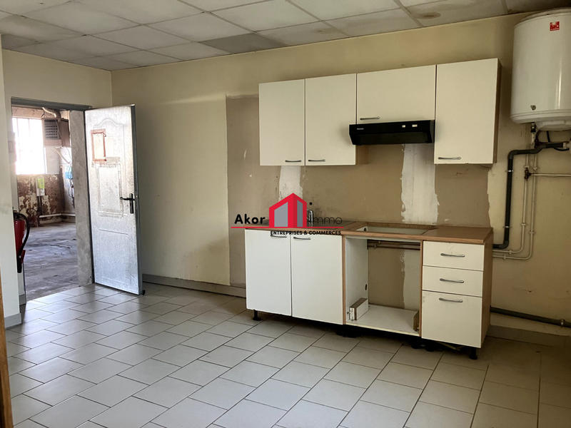 Local d'activités - 177 m² - 3 pièces