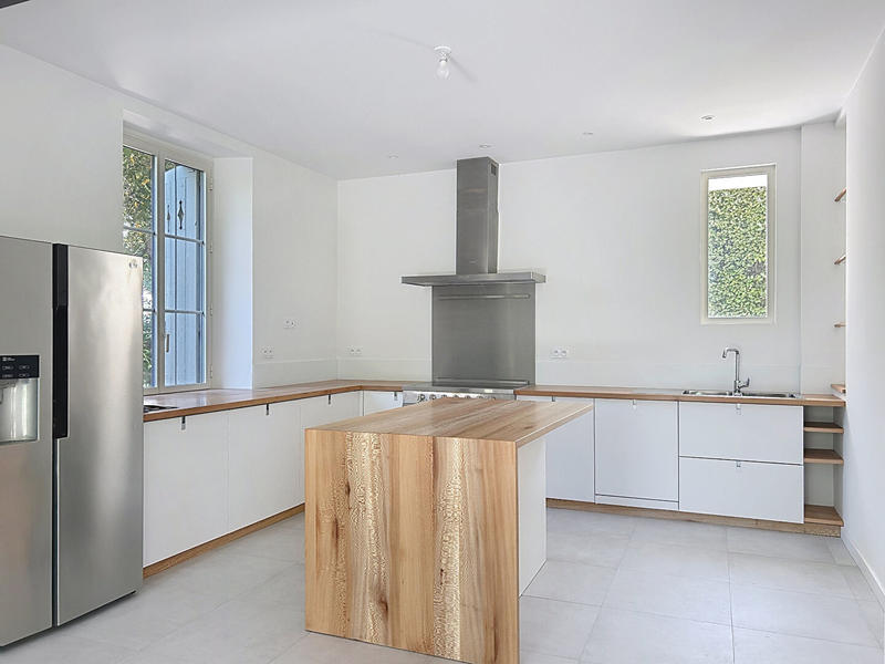 Maison - 207 m² - 8 pièces