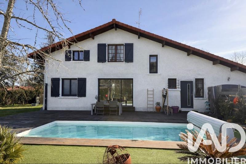 Maison - 200 m² - 7 pièces