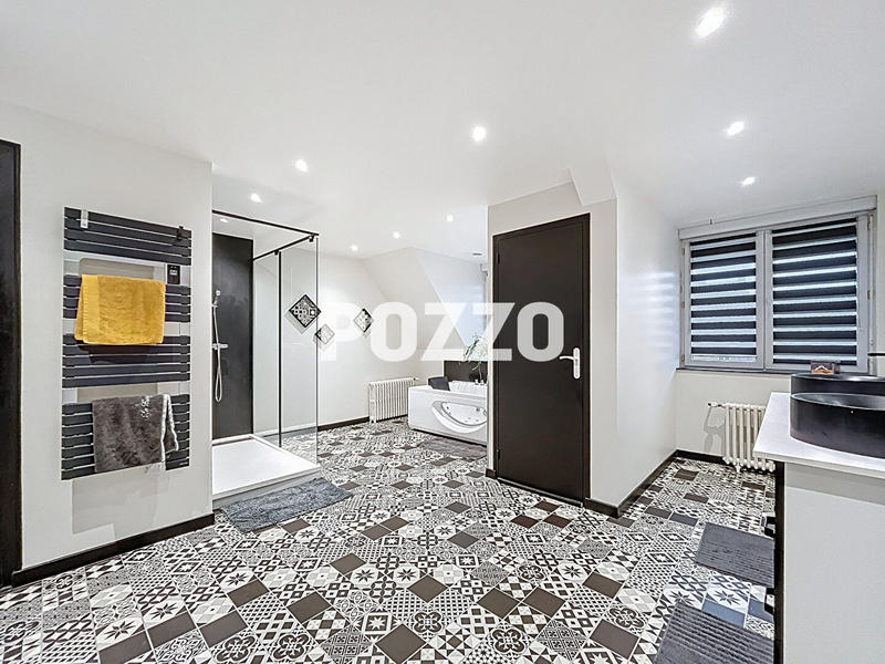 Appartement - 190 m² - 6 pièces