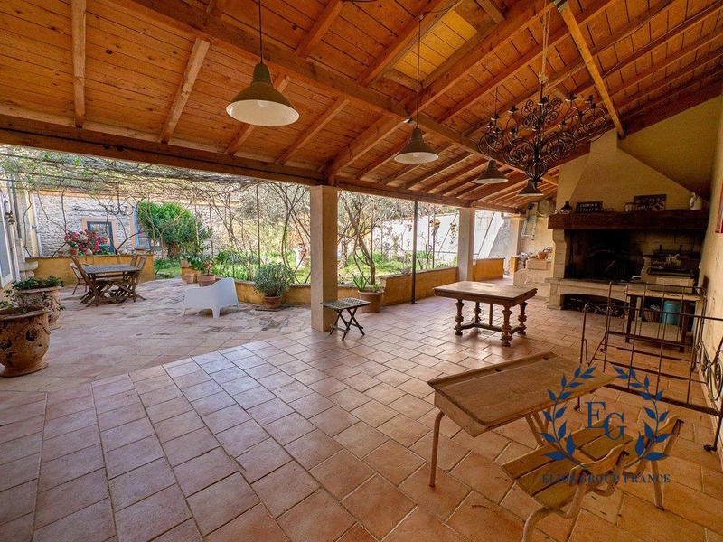 Maison - 252 m² - 7 pièces