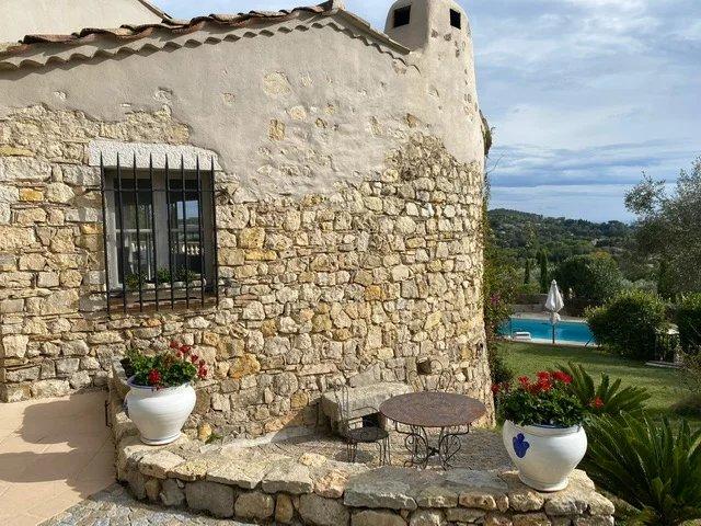 Maison - 350 m² - 8 pièces