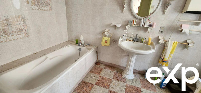 Maison - 255 m² - 9 pièces