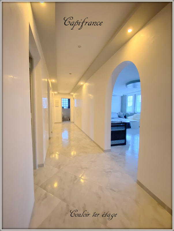 Maison - 250 m² - 9 pièces