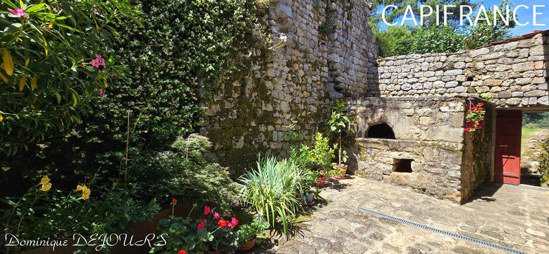 Maison - 285 m² - 10 pièces