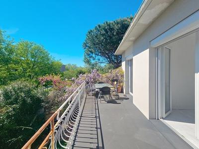 Appartement - 93 m² - 4 pièces