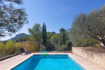 Maison - 221 m² - 5 pièces