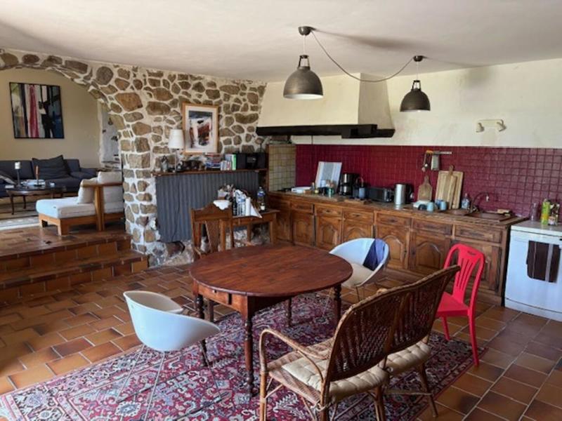 Propriété - 240 m² - 6 pièces