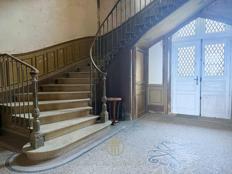 Château - 947 m² - 28 pièces