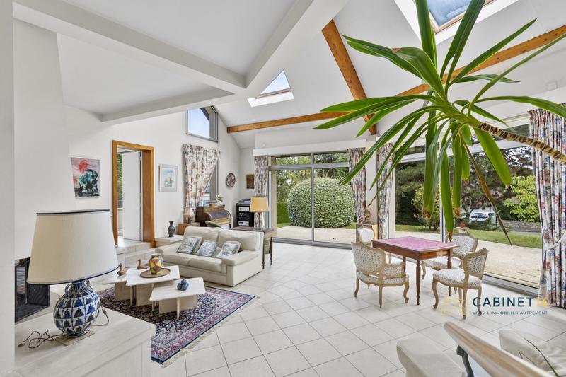 Maison contemporaine - 250 m² - 8 pièces