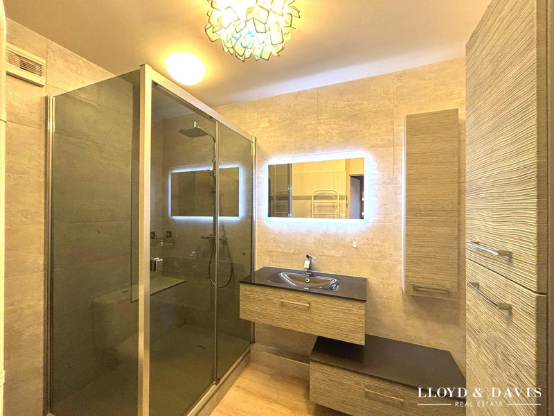 Appartement - 94 m² - 4 pièces