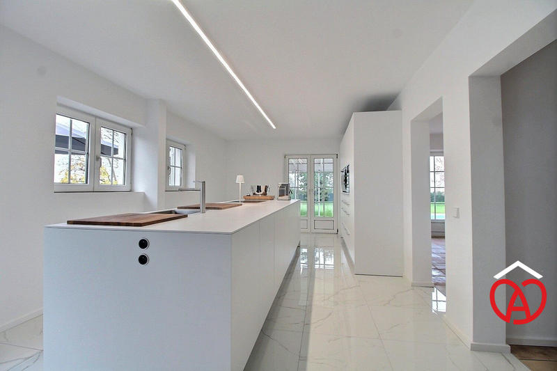 Maison - 248 m² - 10 pièces