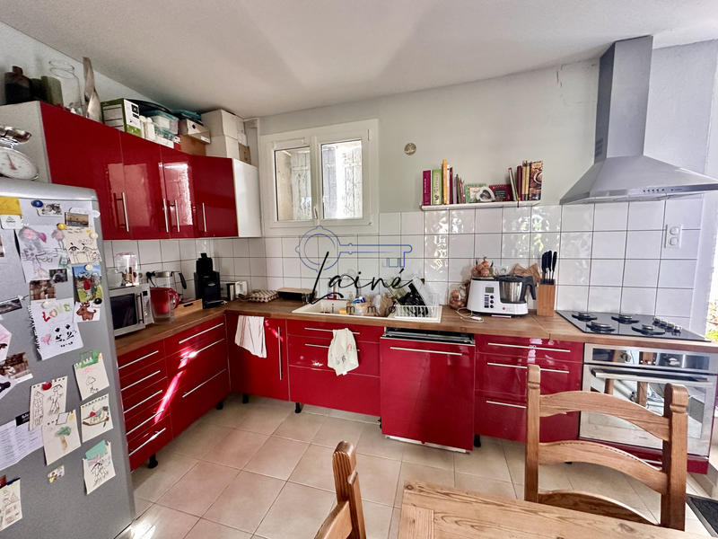 Propriété - 254 m² - 9 pièces