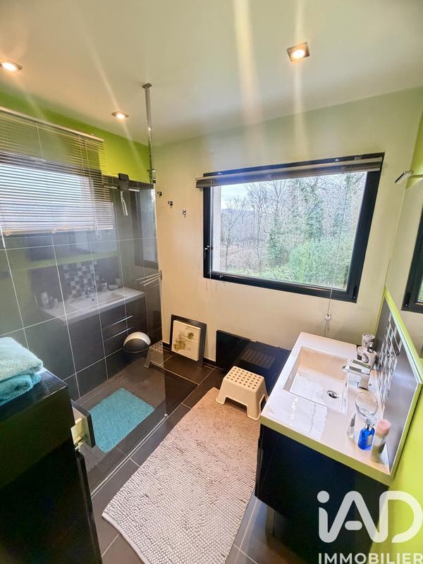 Maison - 232 m² - 7 pièces