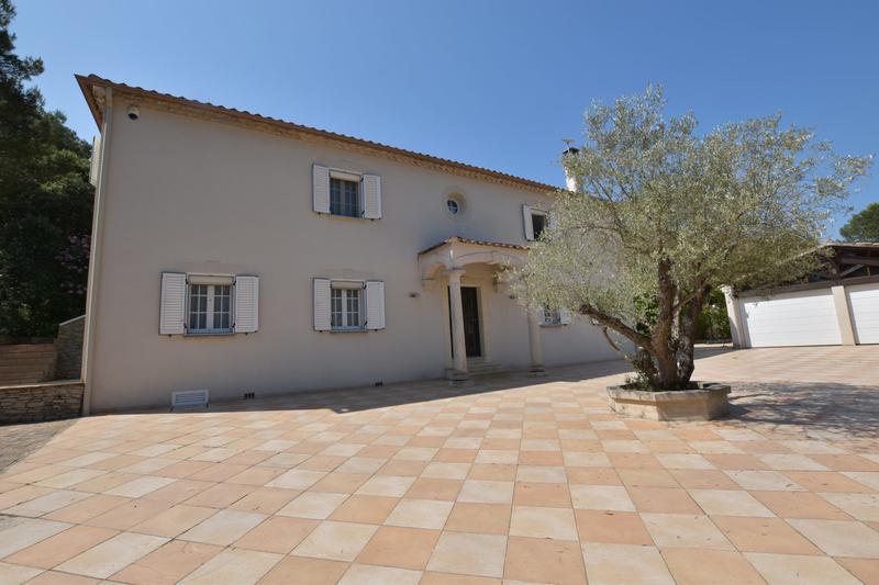 Villa - 248 m² - 8 pièces