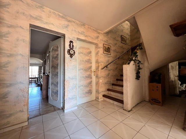 Maison - 210 m² - 11 pièces