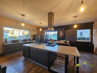 Maison - 180 m² - 7 pièces