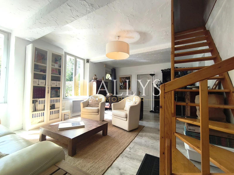 Maison - 91 m² - 6 pièces