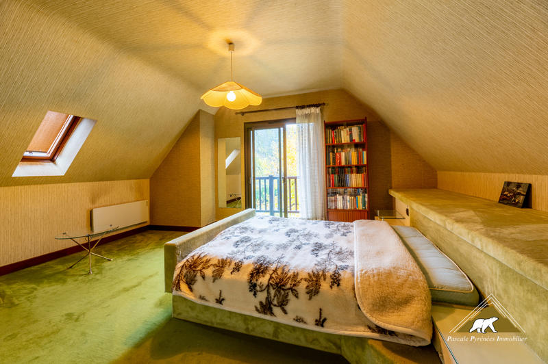 Maison - 300 m² - 8 pièces