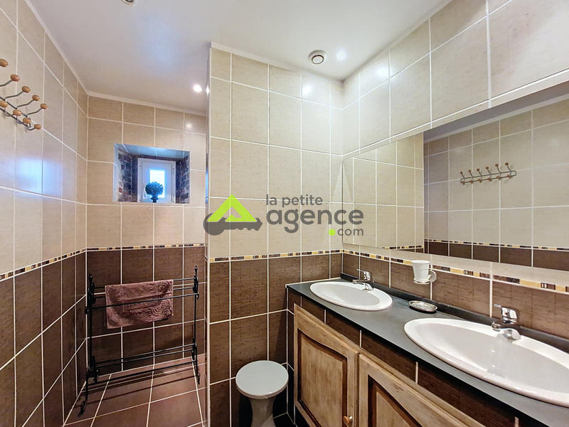 Maison - 270 m² - 11 pièces